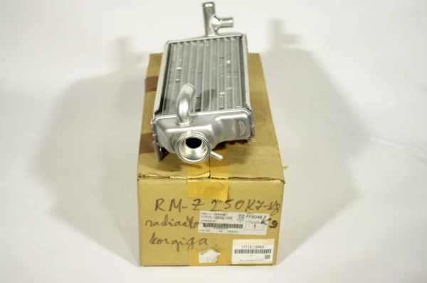 Suzuki OEM radiaator korgiga RM-Z250 K7-K9