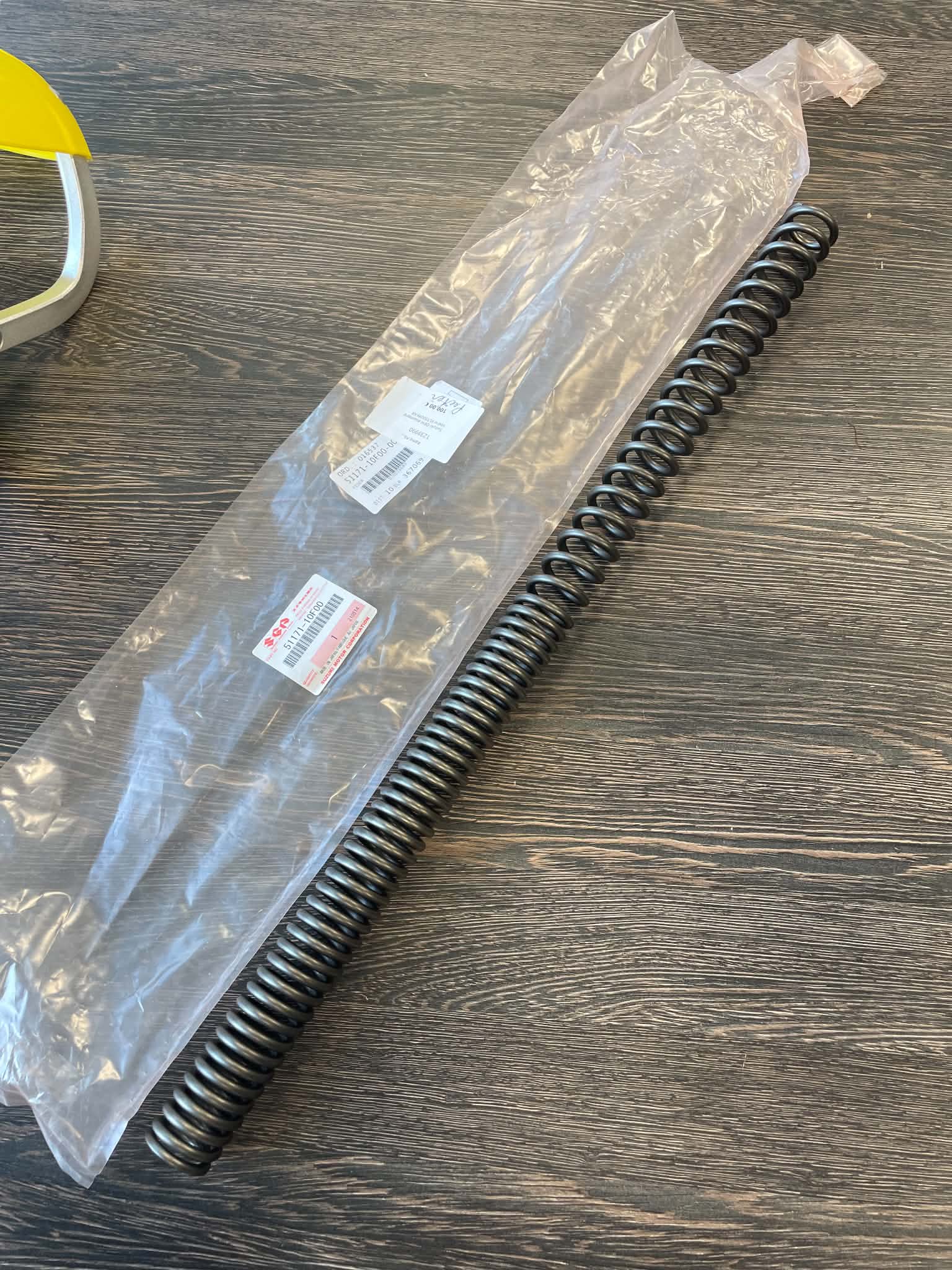 Suzuki OEM esiamordi vedru VL1500 51171-10F00-000